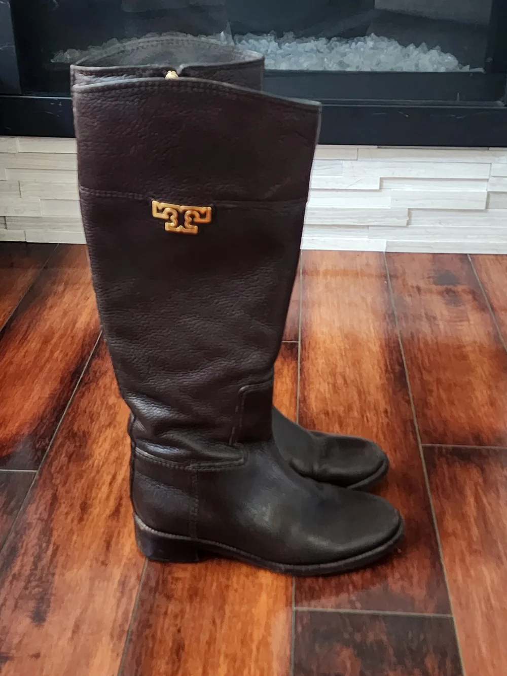 Tory Burch Joanna Riding Boots Brown Pebbled Leather Gold Logo Women’s 6.5M